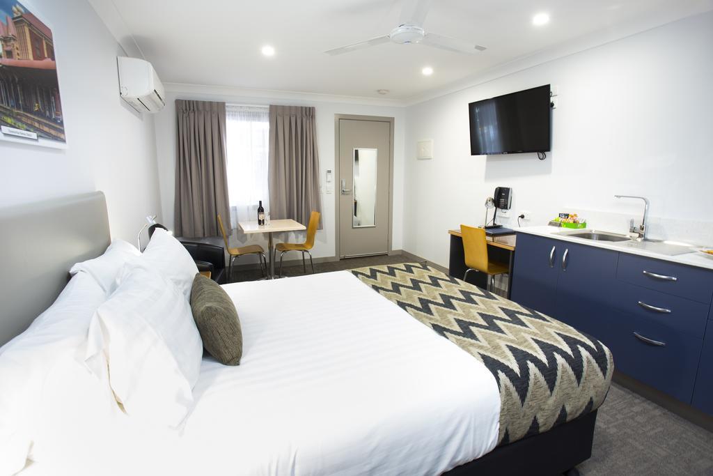 Altitude Motel Apartments Тувумба Екстер'єр фото
