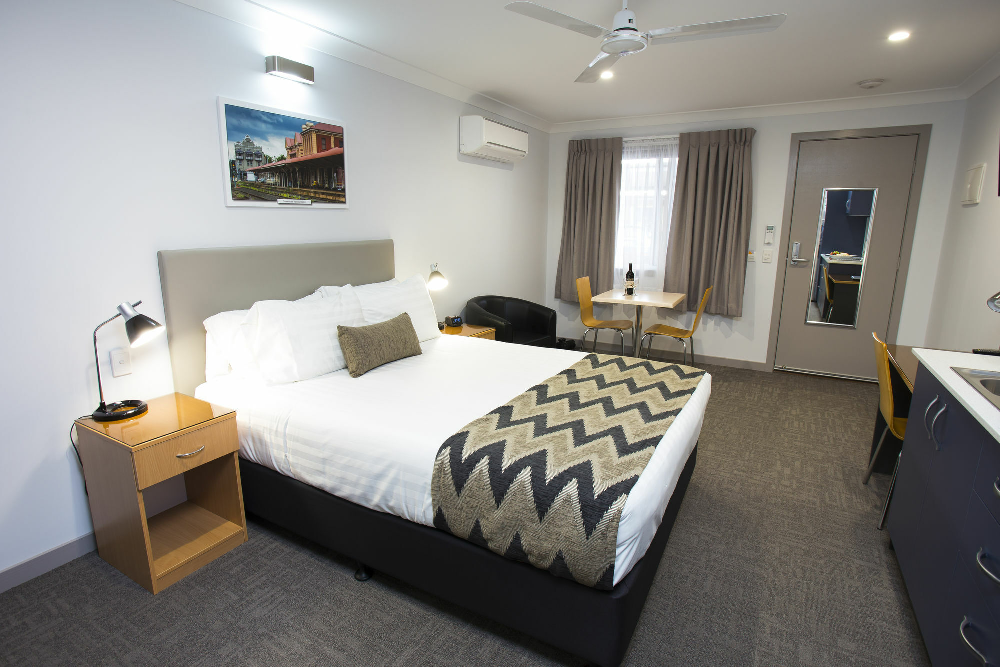 Altitude Motel Apartments Тувумба Екстер'єр фото
