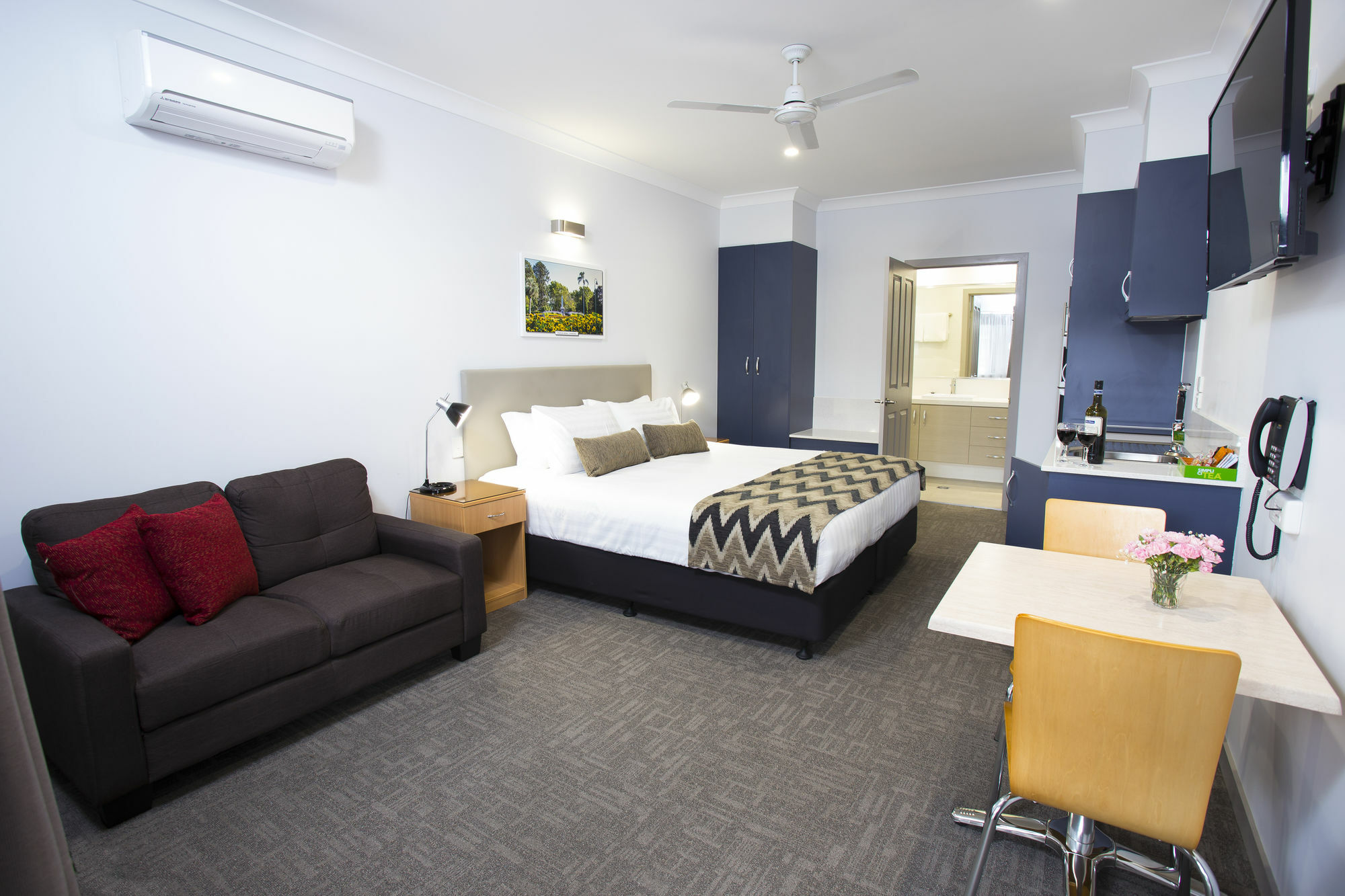 Altitude Motel Apartments Тувумба Екстер'єр фото