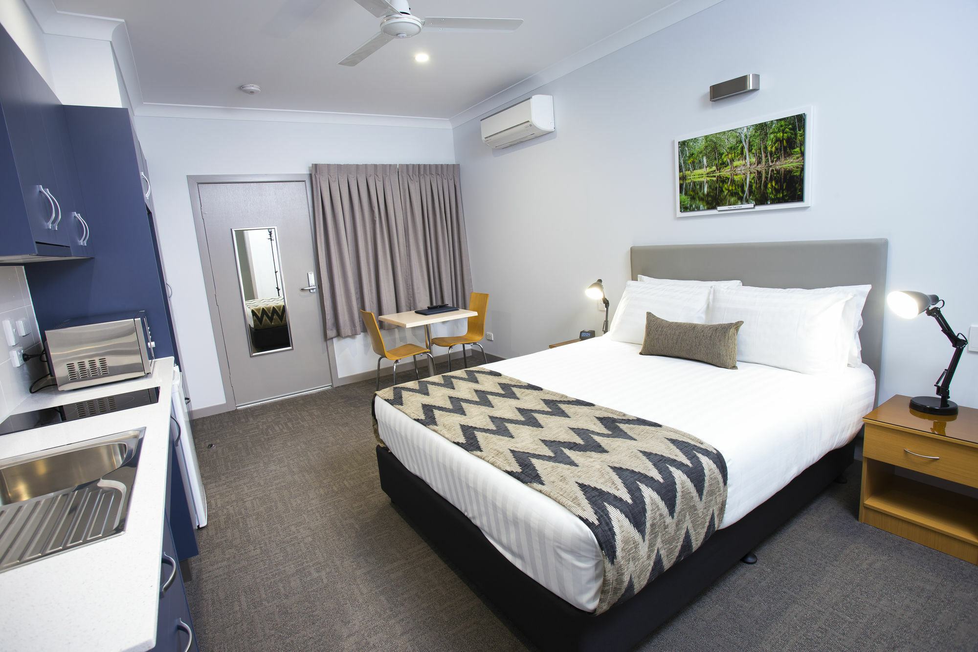 Altitude Motel Apartments Тувумба Екстер'єр фото