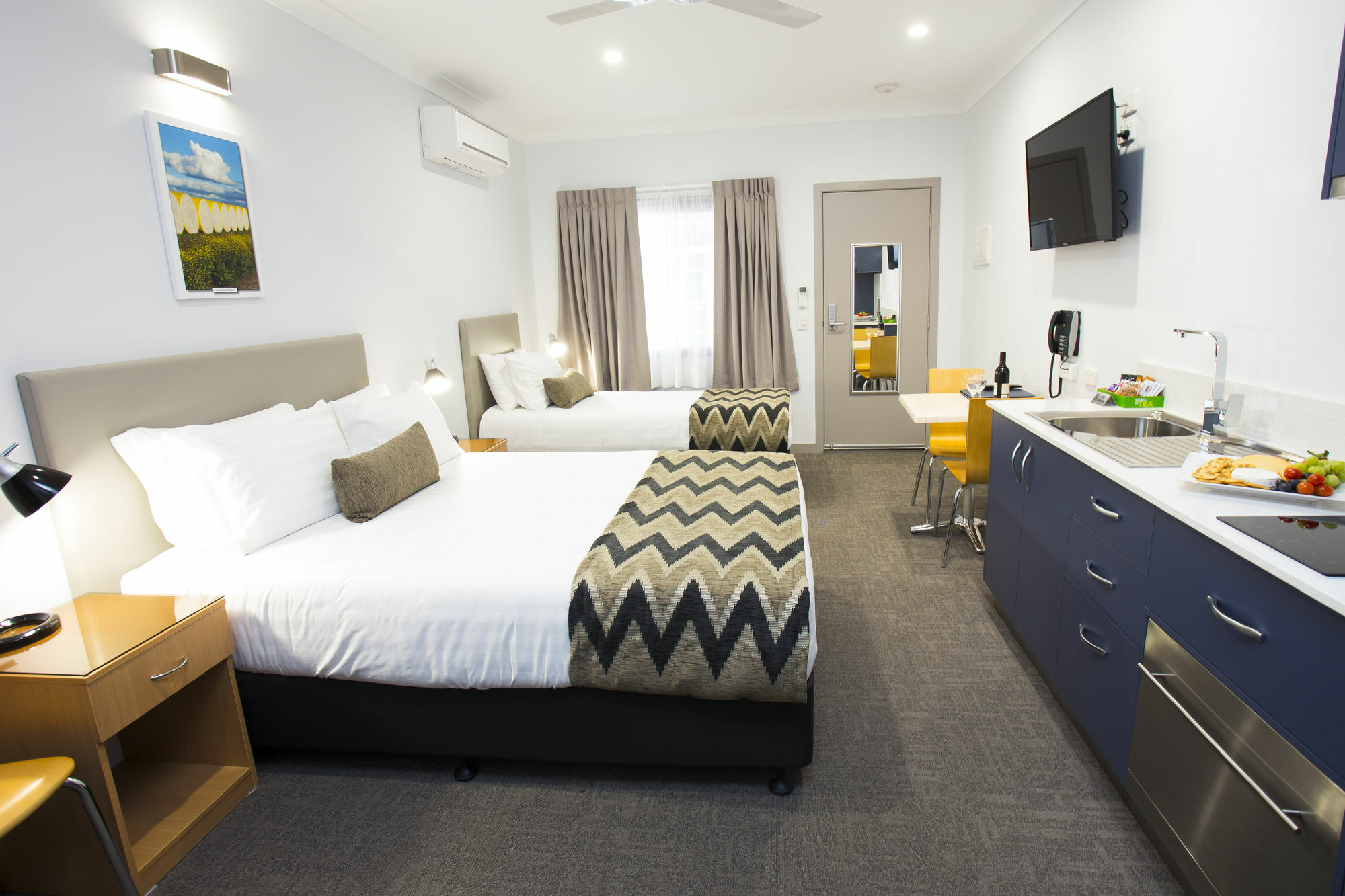 Altitude Motel Apartments Тувумба Екстер'єр фото